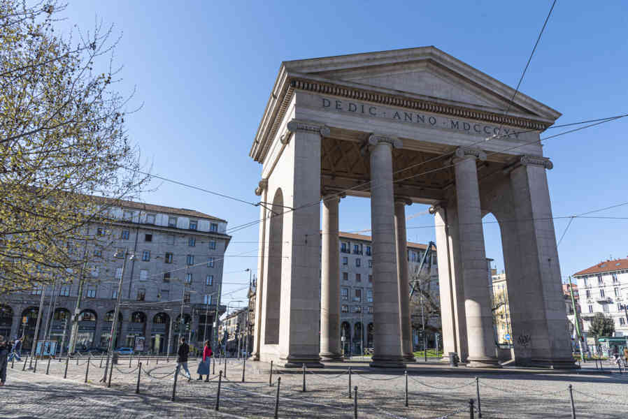 Italia - Milán 095 - Arco de Puerta Ticinese.jpg